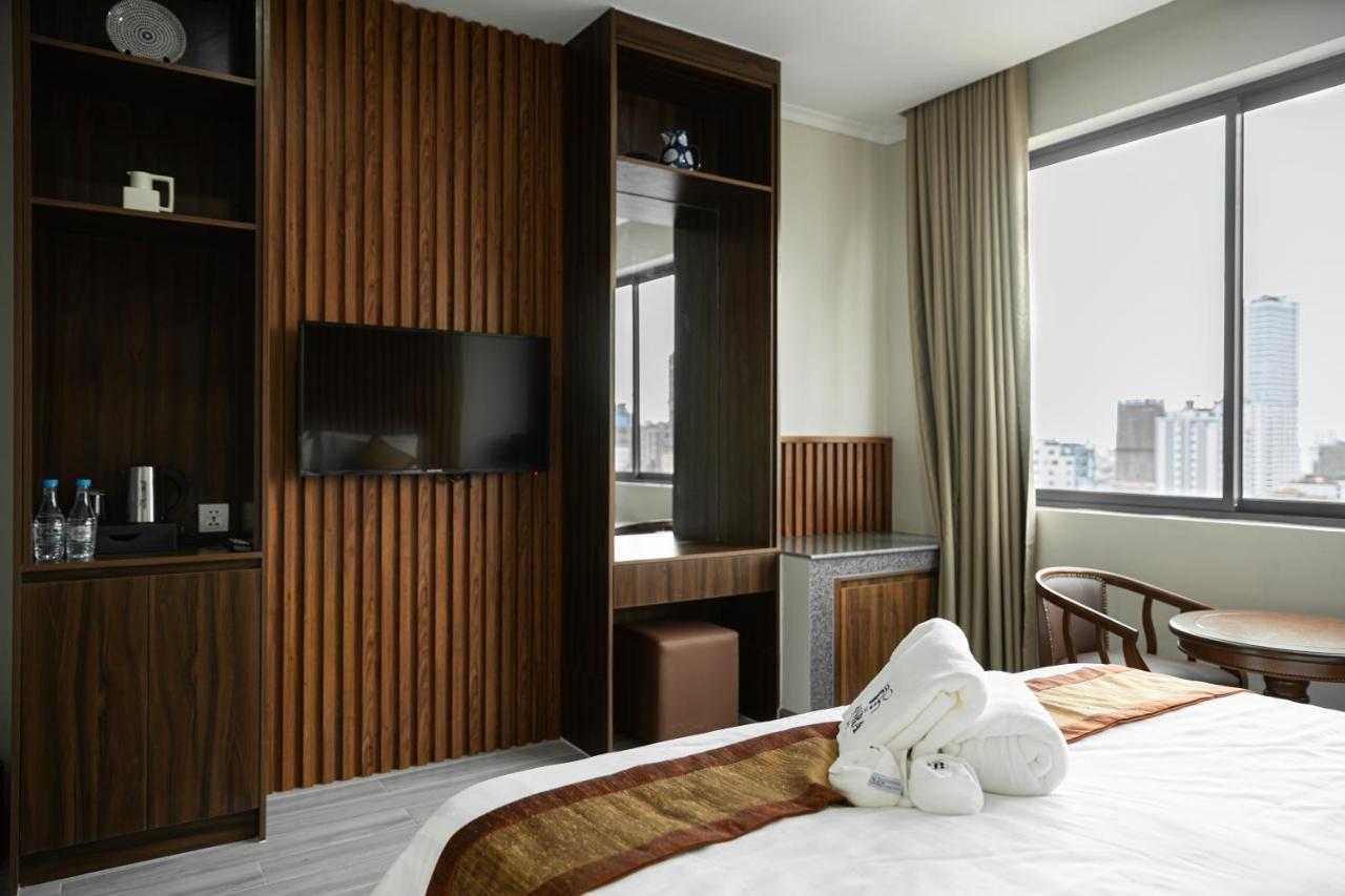 The Onra Hotel Phnom Penh Exterior photo