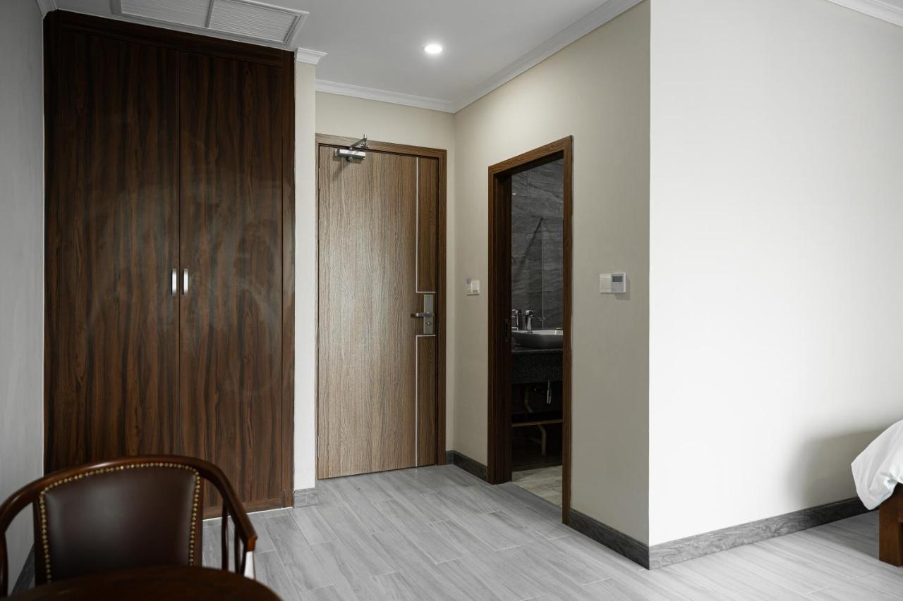 The Onra Hotel Phnom Penh Exterior photo