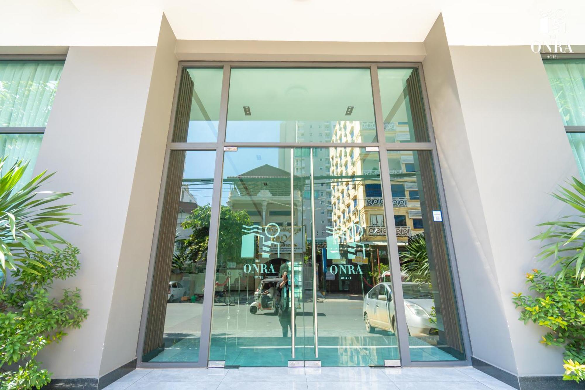 The Onra Hotel Phnom Penh Exterior photo