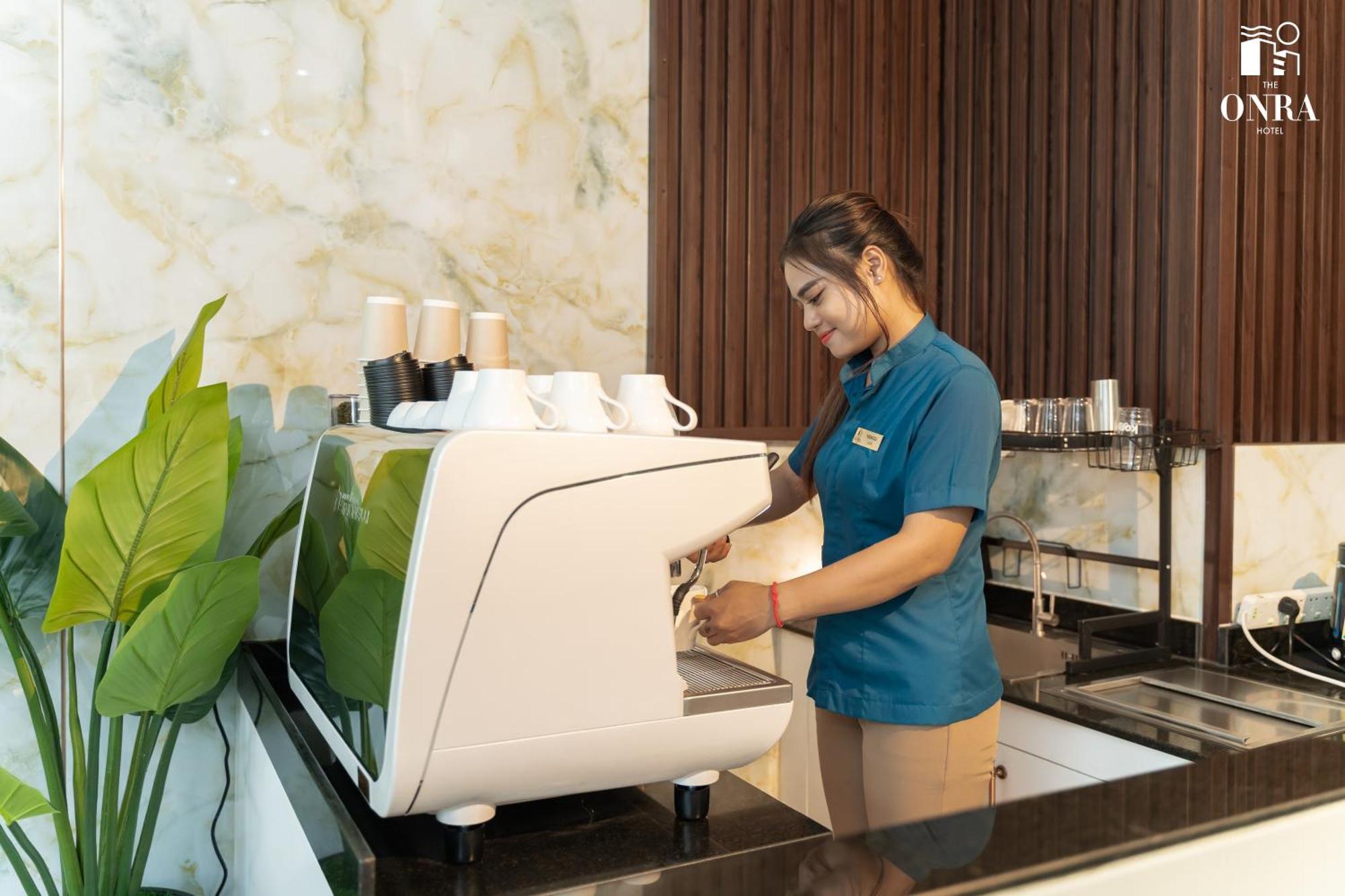 The Onra Hotel Phnom Penh Exterior photo